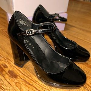 NWOT Madden Girl Black Platform Pumps